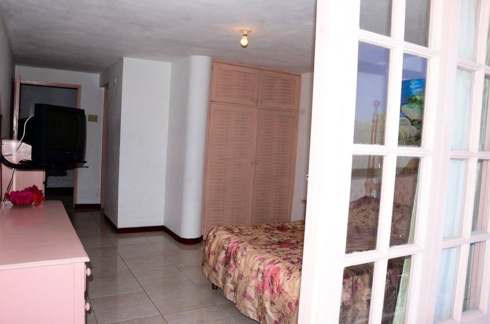 Marine View Hotel Ocho Rios Zewnętrze zdjęcie