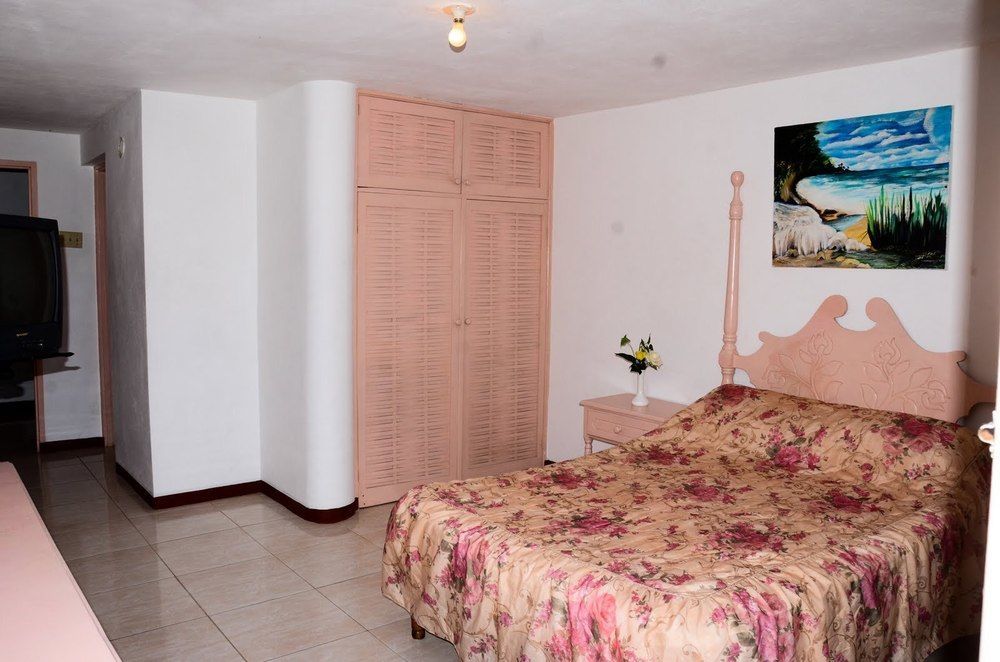 Marine View Hotel Ocho Rios Zewnętrze zdjęcie