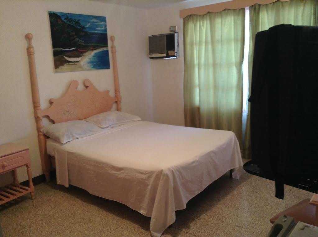 Marine View Hotel Ocho Rios Zewnętrze zdjęcie