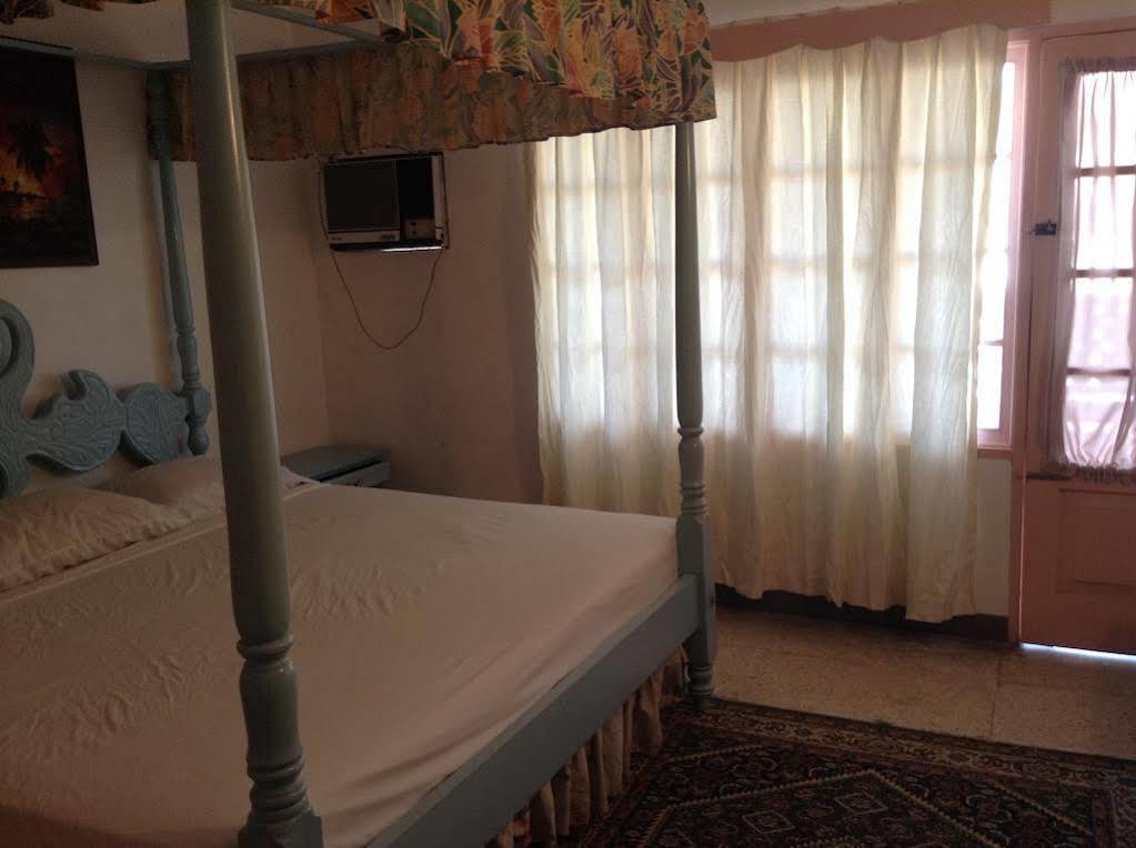 Marine View Hotel Ocho Rios Zewnętrze zdjęcie
